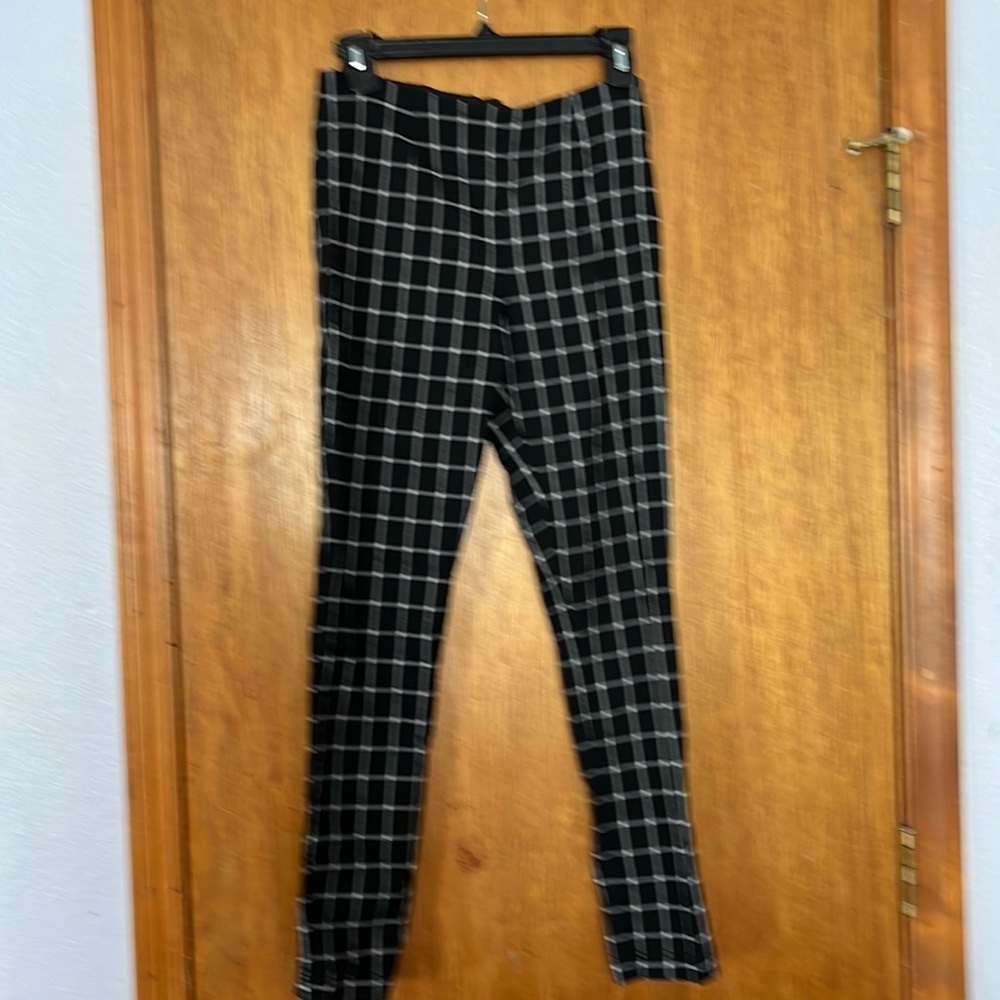 Calvin Klein black and white checkered pants. Size 6